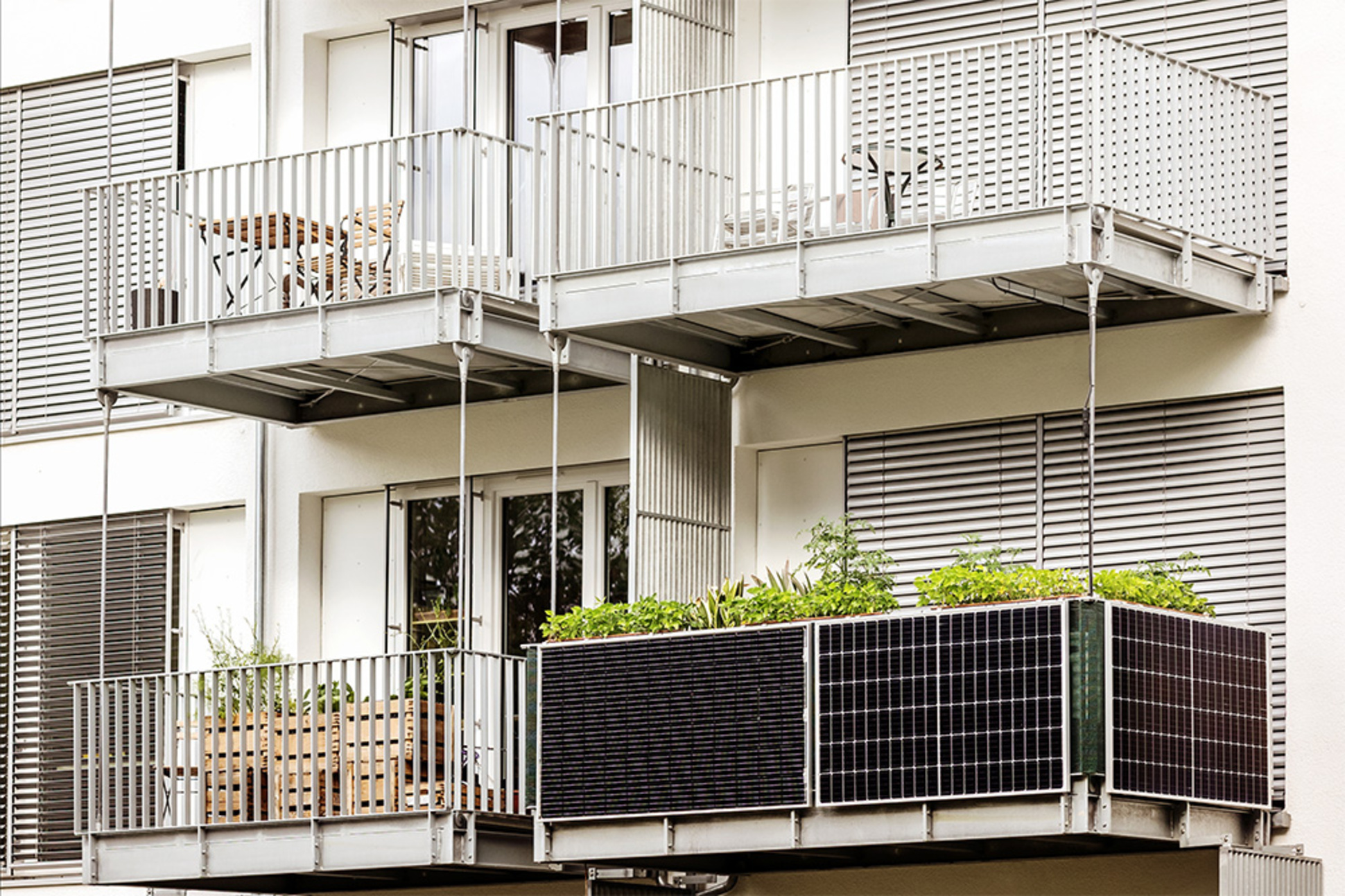 Balkon­kraftwerk bei LS Elektrotechnik GmbH & Co. KG in Mühlhausen