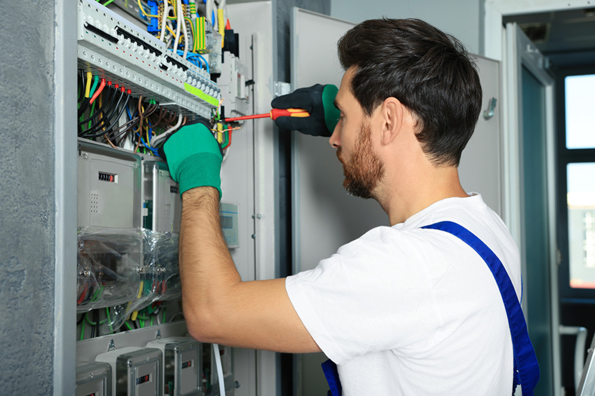 Nieder­spannungs­anlagen bei LS Elektrotechnik GmbH & Co. KG in Mühlhausen