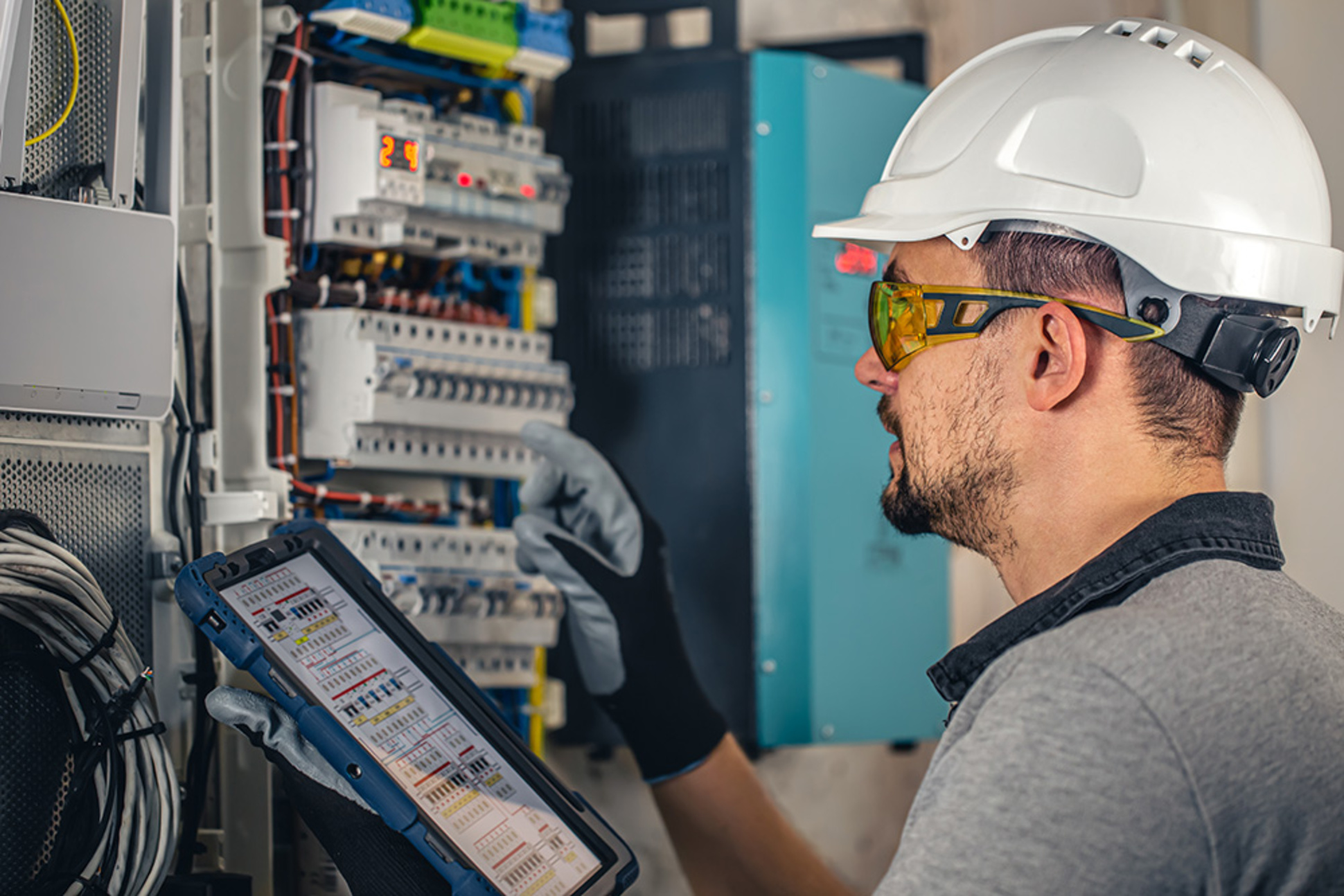Industrie & Gewerbe bei LS Elektrotechnik GmbH & Co. KG in Mühlhausen