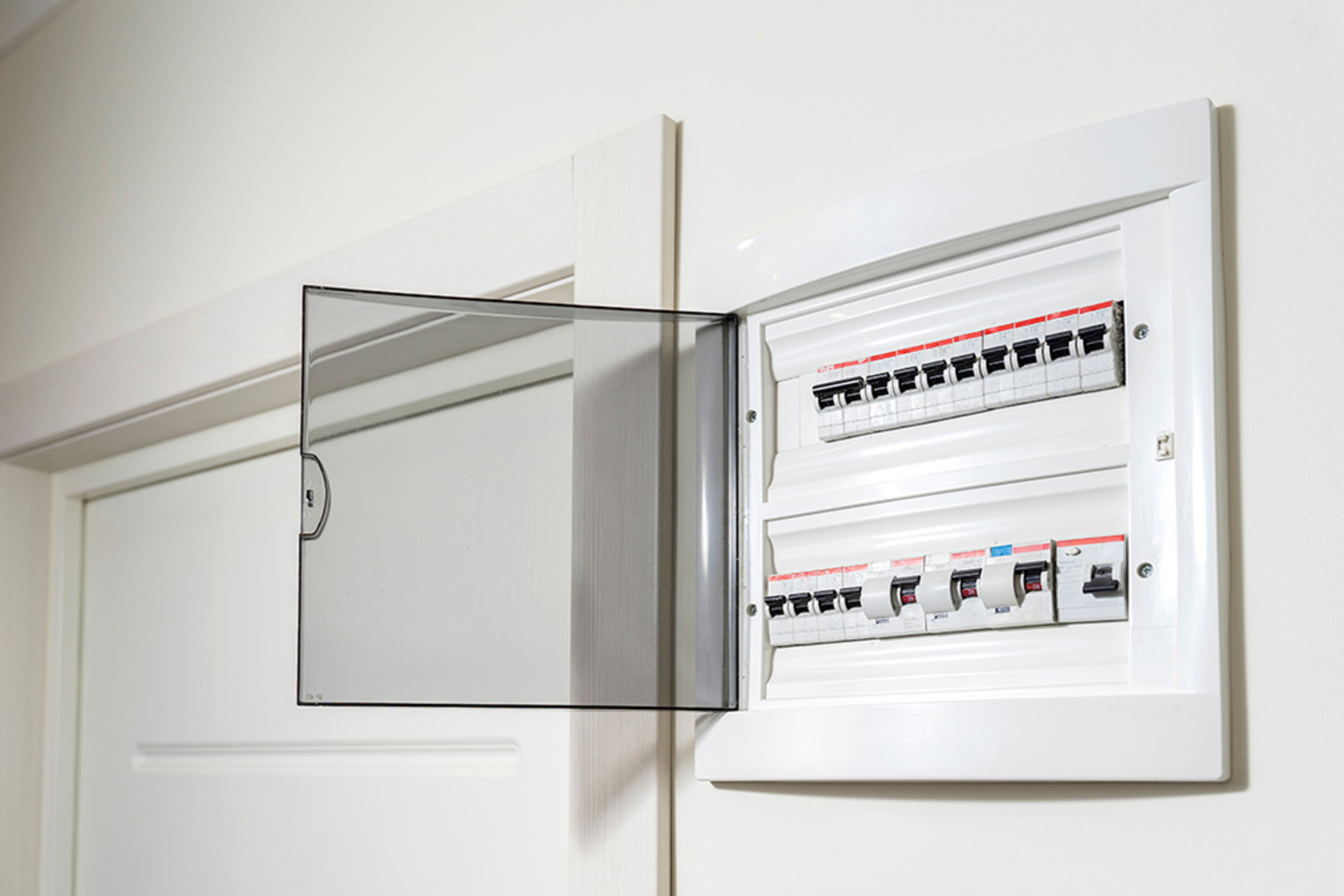 Über­spannungs­schutz bei LS Elektrotechnik GmbH & Co. KG in Mühlhausen