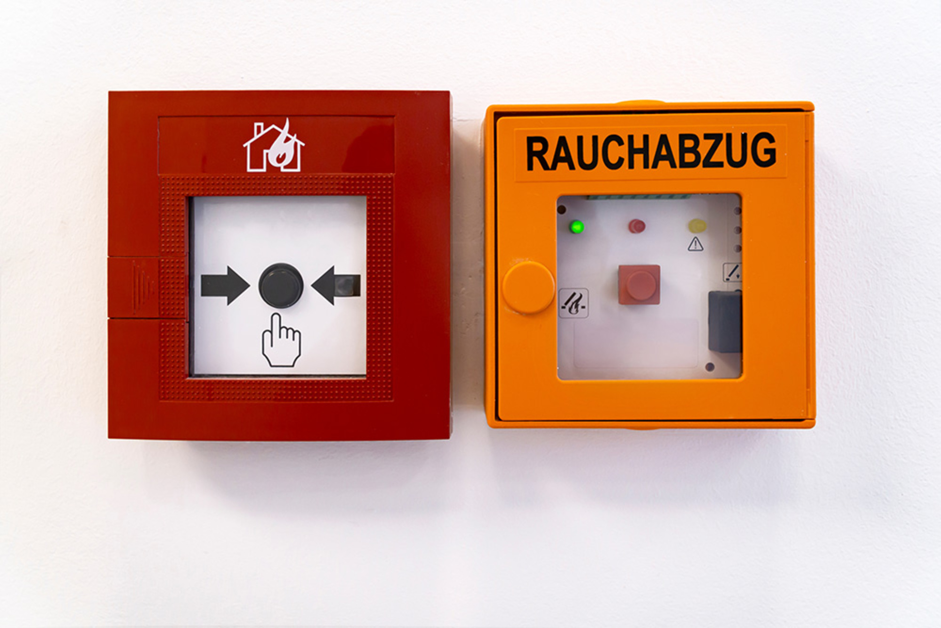 Rauchwärme­abzug bei LS Elektrotechnik GmbH & Co. KG in Mühlhausen